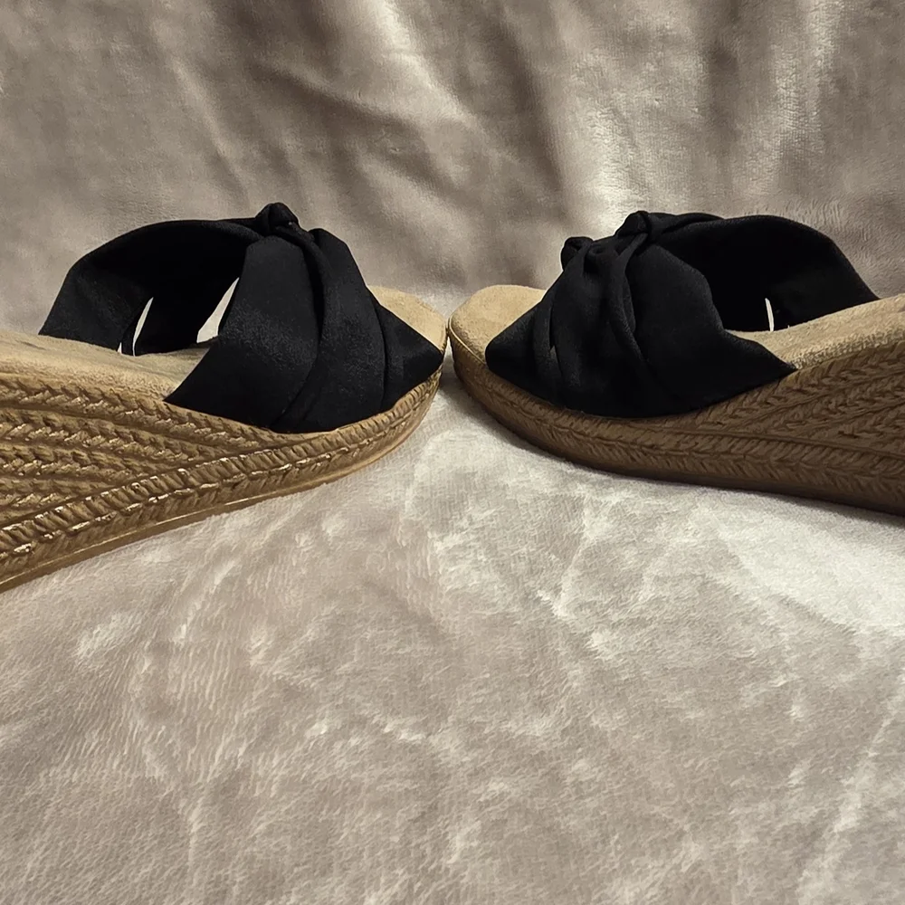 Tuscany Easy Street Ghita Black Crepe Wedge Sandal in Women's Size 10